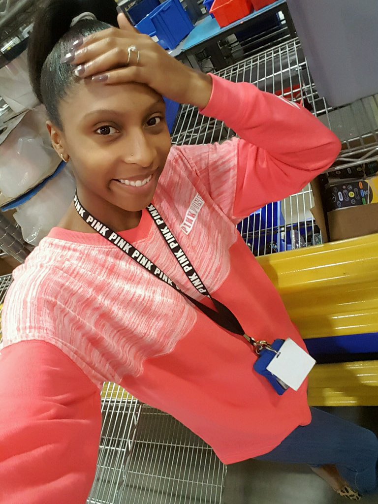 darcelhibbler_'s tweet photo. I took this selfie on my supervisor phone yesterday the mane camera is the best #Lookinglikeababy https://t.co/NqVNKBsCvq
