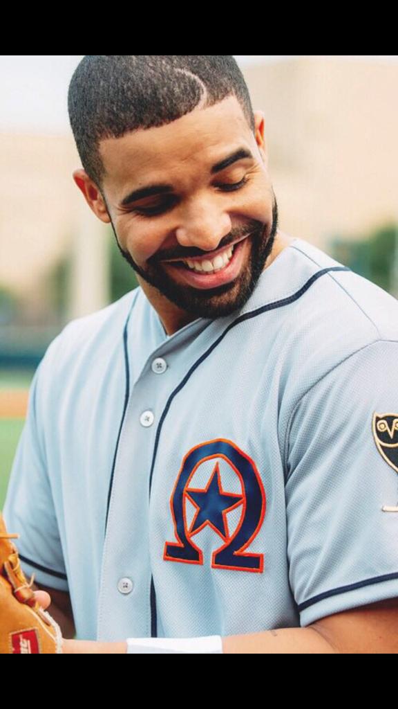Happy birthday, Aubrey Drake Graham.   Octobers Very Own! Have an amazing day papii!      
