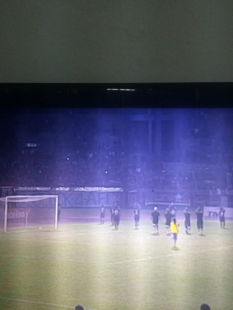 BB_Johor's tweet photo. Respect dari barisan pemain JDT kepada GB13 atas kata semangat melalui Kain Rentang Mereka.Kita Bersaudara! https://t.co/svabA9qDeG