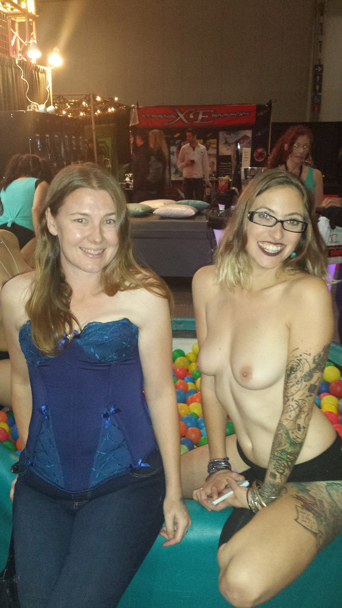 CreamECookie's tweet photo. Fun times @oasis231mutual https://t.co/qkyLqNHSt6