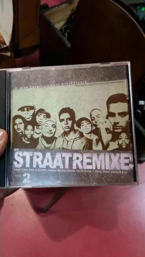 Yo <a href="/langefrans/">Lange Frans</a> kijk wat ik kocht op waterlooplein vandaag!