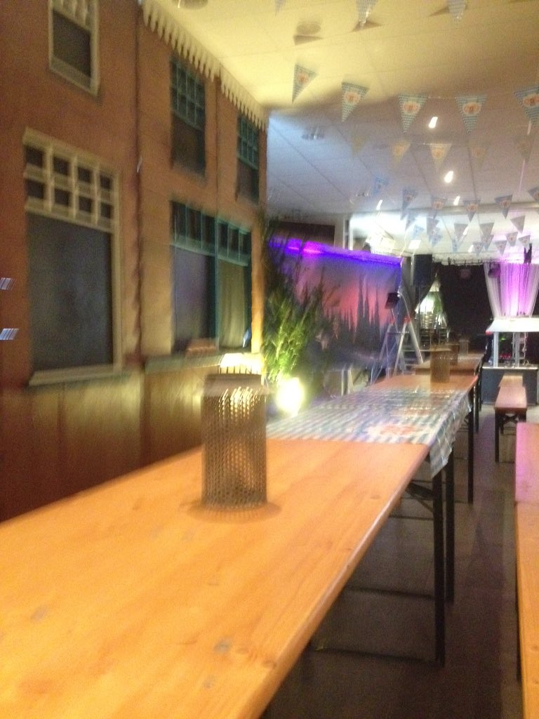 festbritsum's tweet photo. We zijn der klaar voor👍👍🍻🍴🍺 https://t.co/0tqB3H1sn5
