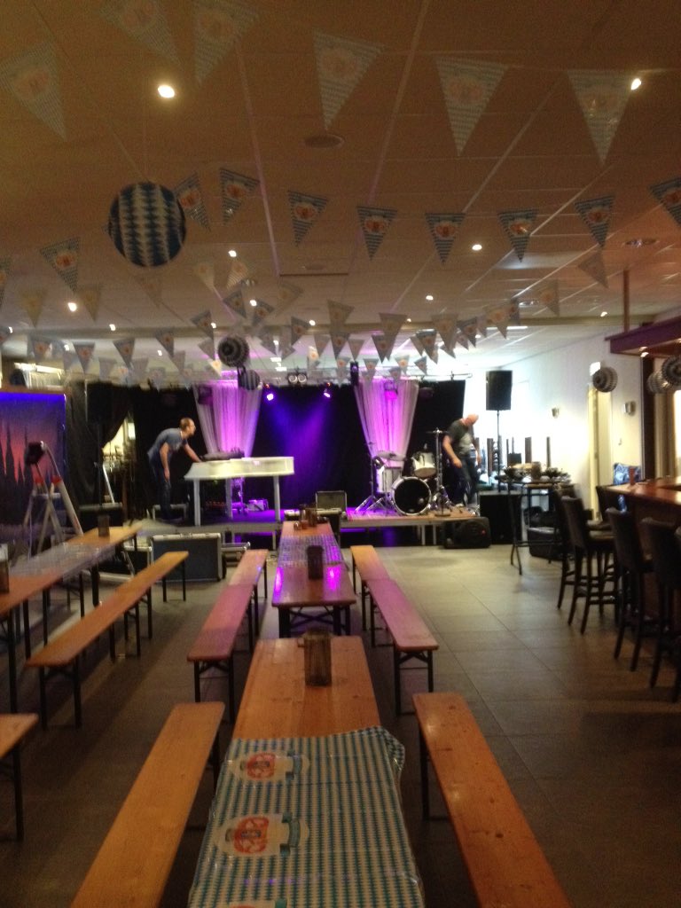 festbritsum's tweet photo. We zijn der klaar voor👍👍🍻🍴🍺 https://t.co/0tqB3H1sn5