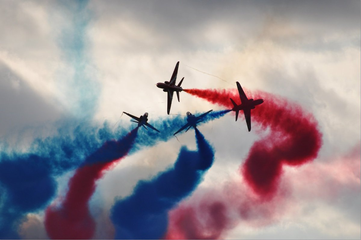 DtvPhotography's tweet photo. Amazing @rafredarrows in action!! https://t.co/ydV1OcGVMo