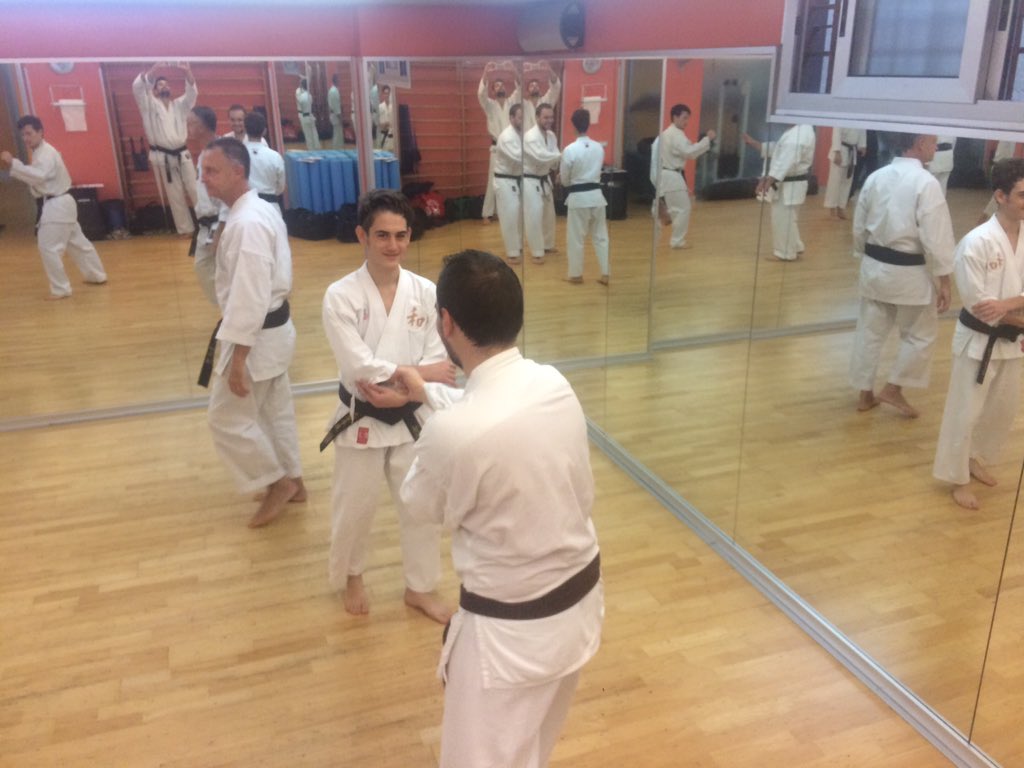 AIKAM_WadoRyu's tweet photo. Allenamento per le #cinture #nere #Karate #WadoRyu #AIKAM #WKF #blackbelt #kids https://t.co/yQdFvl5gxt