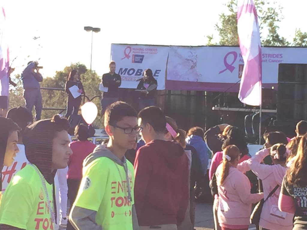 laceyda's tweet photo. Having a blast at #StridesABQ! I #makestrides for mom! https://t.co/trh3lpA2ce