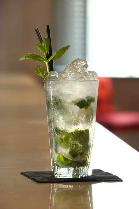 Nichols_Nott's tweet photo. It's only 1 hour to happy hour at Nicholson.  Are you popping in? #lovecocktails # lovesport https://t.co/QBQO6yoon8