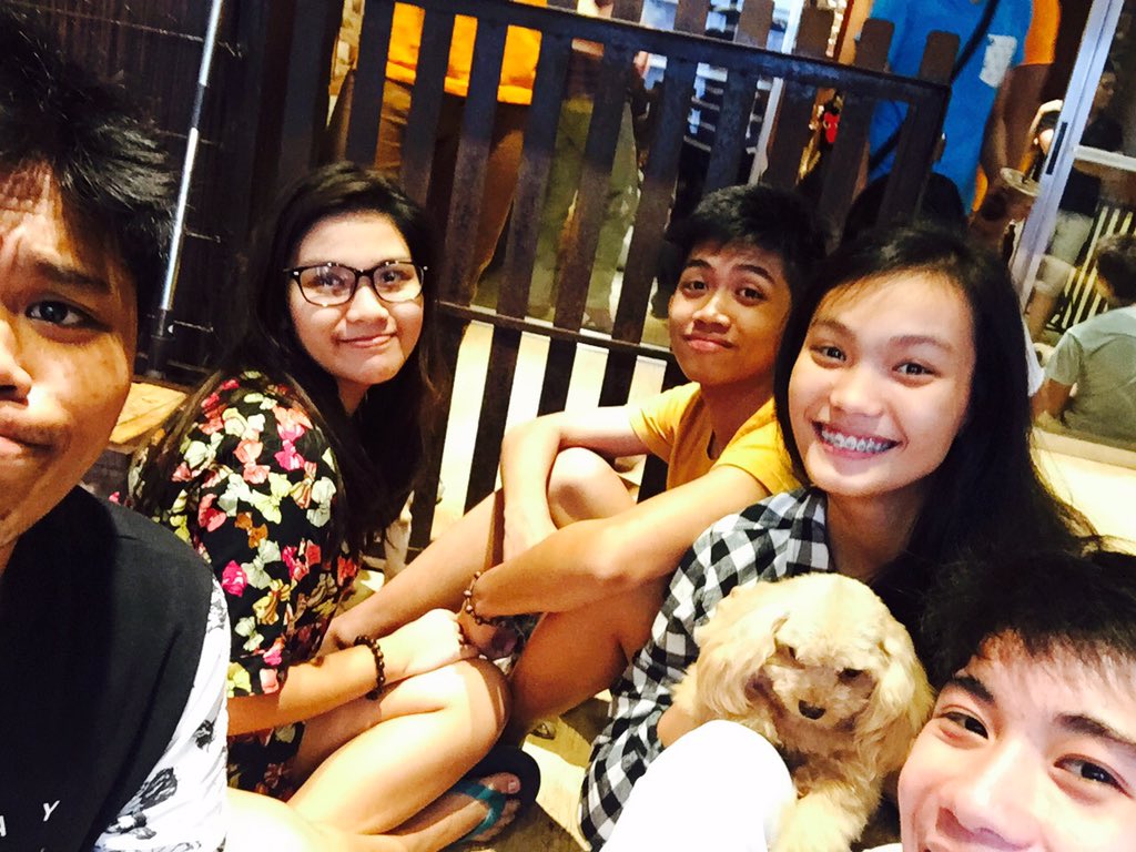 maykeeeeeeee's tweet photo. Barkin' Blends 🐶❤️ #Destination1 @HimissJ @Manaliciouszxc @jhnrvnthrtn https://t.co/IOplX2OprU
