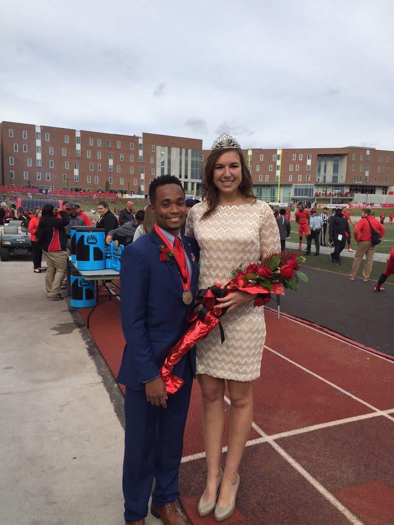 KimForQueen's tweet image. HOMECOMING KING AND QUEEN