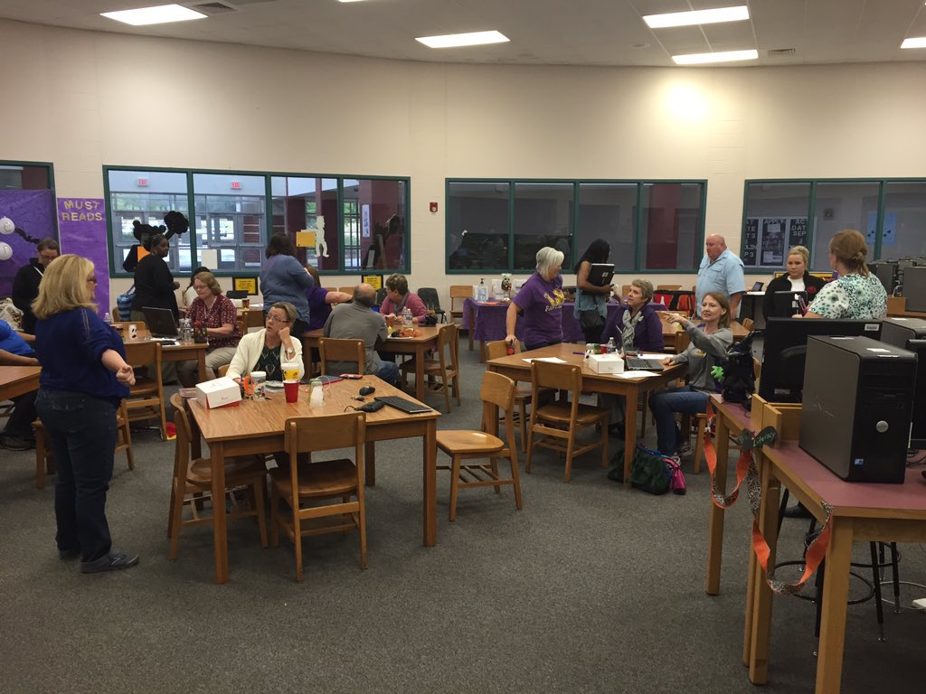 rafranzdavis's tweet photo. Thank you so much to our tchrs that spent the entire day learning w/us! #lufkinlearns #fallvirtcon2015 @drgoffney https://t.co/QlGWlN7l0L