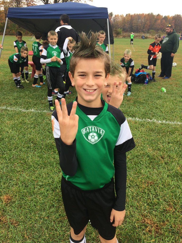 sofeuharose's tweet photo. Tournament day! Brother never forgets his best friend. Rocking Evans green Mohawk! #DoitforEvan #3 #RIPangel https://t.co/j7OkE7yCrJ