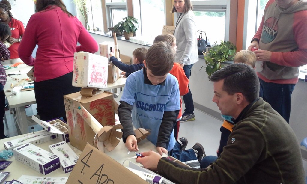 Mburkeart's tweet image. The best thing we CREATED today was COMMUNITY! #cardboardchallenge @DscAPSArt  @DiscoveryESPTA @DiscoveryAPS