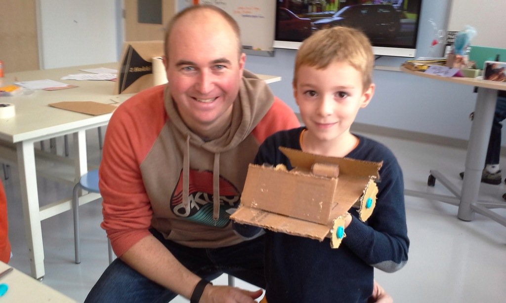 Mburkeart's tweet image. The best thing we CREATED today was COMMUNITY! #cardboardchallenge @DscAPSArt  @DiscoveryESPTA @DiscoveryAPS