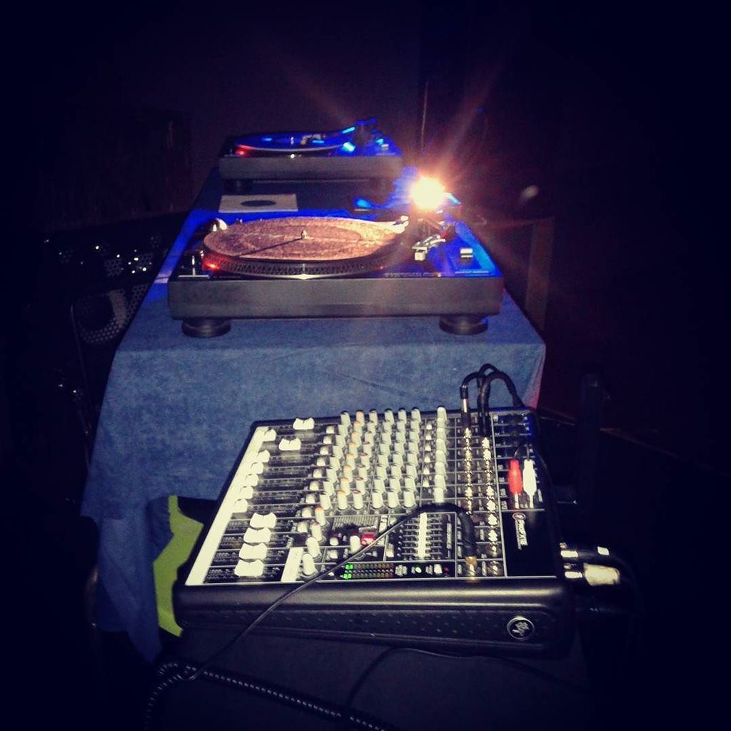 comandokatana's tweet photo. Probando sonido para esta noche !!!hoy  se lía Ourense  #bababoom #Ourense #cafebarelpueblo #Comandokatana #selassi… https://t.co/21ty7seiN7