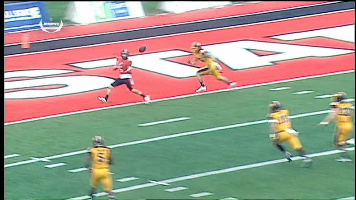 cmu_fb_fanly's tweet photo. R. Neal pass,to C. Lacanaria for 22 yds for a TD #CMUChips https://t.co/ed8YbkL1BF https://t.co/BCS2TJbN8u