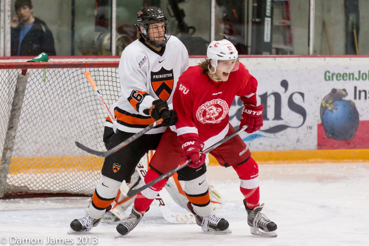 SFUHockey's tweet photo. Look who's back in Burnaby tonight.  @the1doublearon returns, but playing for the bad guys @UVicHockey . https://t.co/CqBXjG7Os5