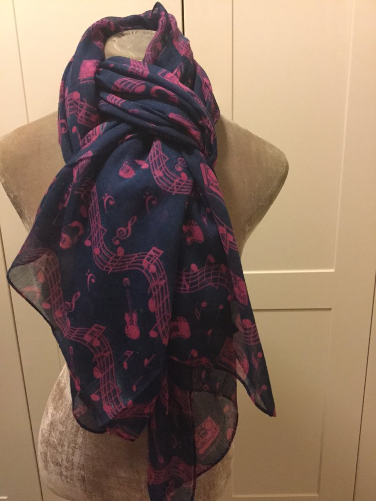 CountryScarves's tweet photo. Only ONE left! https://t.co/bYFuV2bdK5