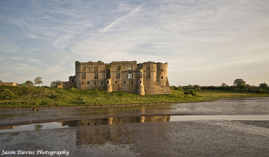 Carew castle, pembrokeshire <a href="/DerekTheWeather/">Derek Brockway - weatherman</a> @ruthwignall <a href="/behnazakhgar/">Behnaz</a> <a href="/bbcweather/">BBC Weather</a> <a href="/BBCWales/">BBC Wales 🏴󠁧󠁢󠁷󠁬󠁳󠁿</a> #pembrokeshire