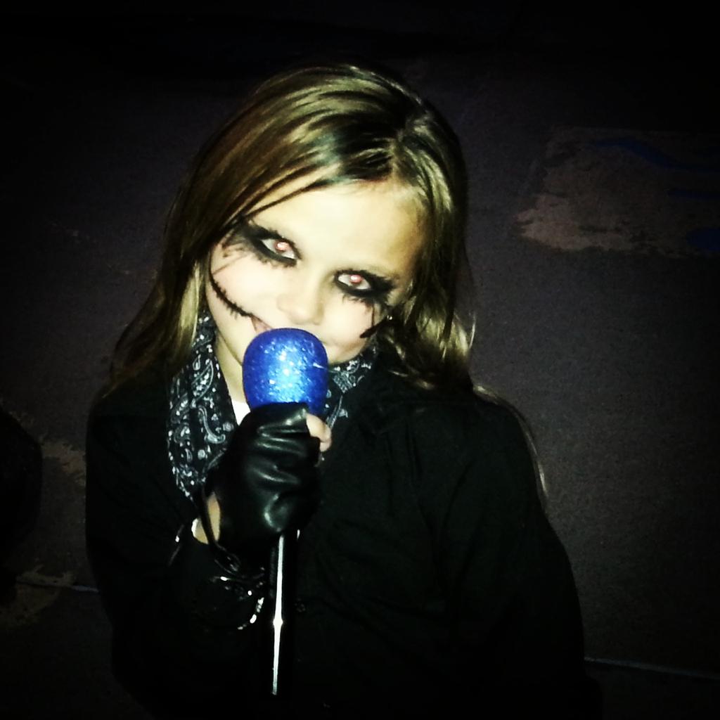 SamIAmMe88's tweet photo. @ChrisABiersack My 6yr old asked to be a rock star and look like @AndyBVB for this Halloween. What do u think?  :) https://t.co/NdGJgHY2xq