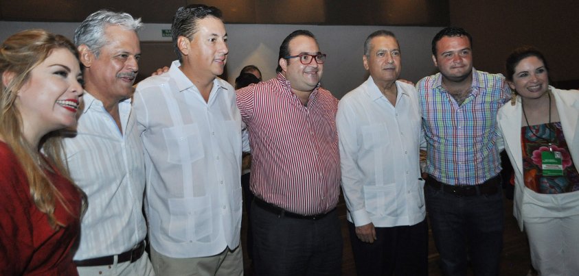 Javier_Duarte's tweet photo. Felicito a @Beto_Silva_R y @Regina_Vazquez, la nueva dirigencia estatal del PRI de #Veracruz. Les deseo mucho éxito https://t.co/QCTmG3iGEf
