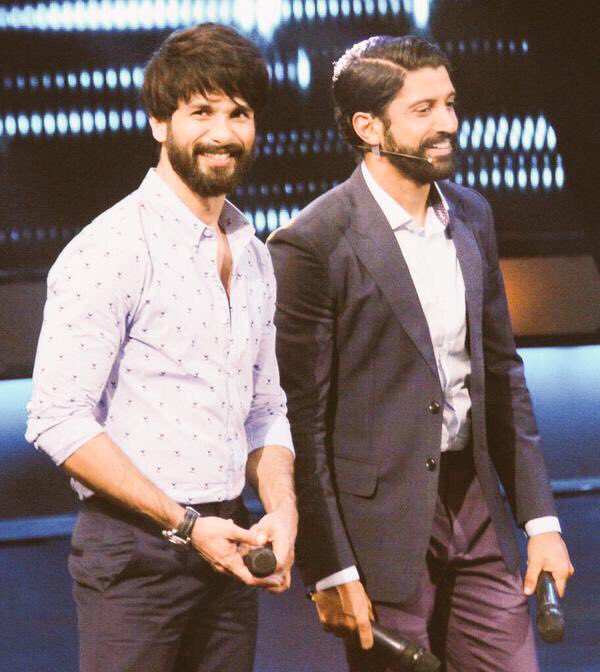ShahidK_Arabic's tweet photo. حلقه برنامج i can do that كامله بتواجد شاهيد وعليا
@shahidkapoor @aliaa08 @FarOutAkhtar 
https://t.co/I3VoGjVDcP https://t.co/1ydtBMmGIj