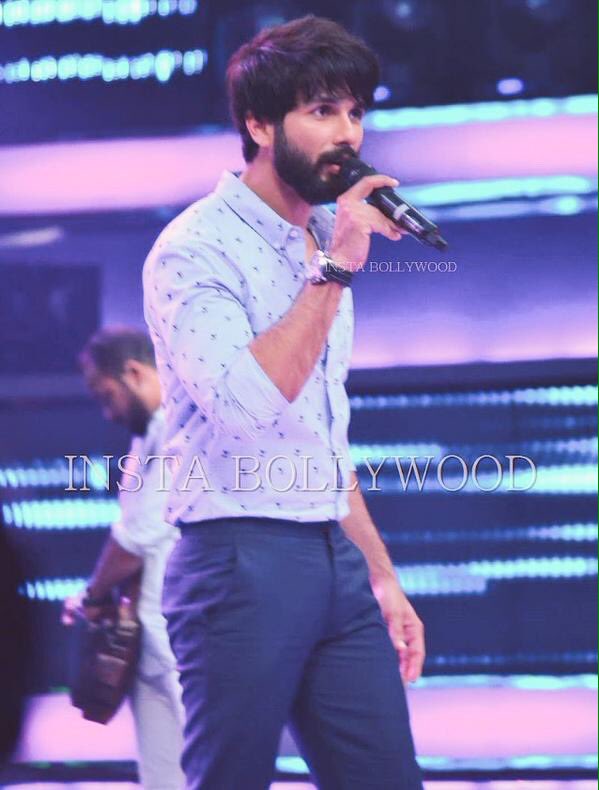 ShahidK_Arabic's tweet photo. حلقه برنامج i can do that كامله بتواجد شاهيد وعليا
@shahidkapoor @aliaa08 @FarOutAkhtar 
https://t.co/I3VoGjVDcP https://t.co/1ydtBMmGIj