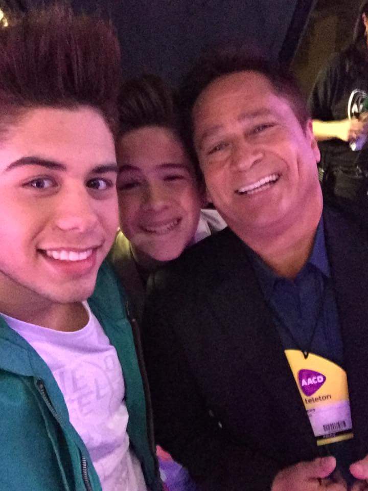 Jayanefortaleza's tweet photo. Três gatos lindos e gostoso tal pai tal filhos gatos 💝💕💞💟 #samostodosteleton #Teleton2015 https://t.co/PRY2T7gtk8