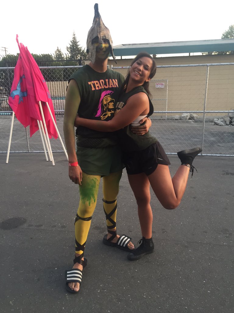 def_cierra's tweet photo. cvhs homecoming was lit #cvgetsanimated ππ https://t.co/M4zQAC0QuU