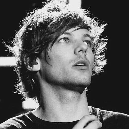 dcddycsfxck's tweet image. Hello, kittens! Louis here! Listen, you RT this and I'll make you feel very good, ya hear? Now, RT for daddy. 😏