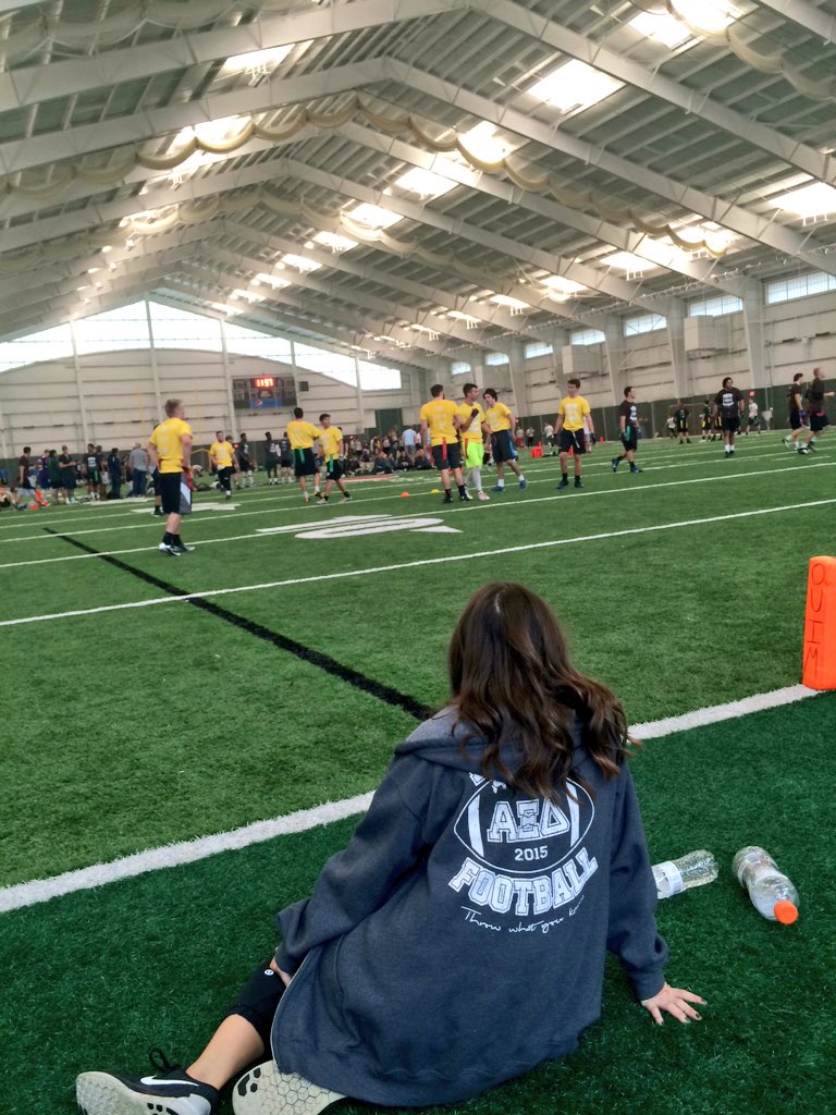 OUAlphaXi's tweet photo. Fuzzie Football is going on from now until 5! Come support us as we raise awareness for Autism Speaks! 🏈🏈🏈🏈🏈 https://t.co/D8Uy2XfoXd