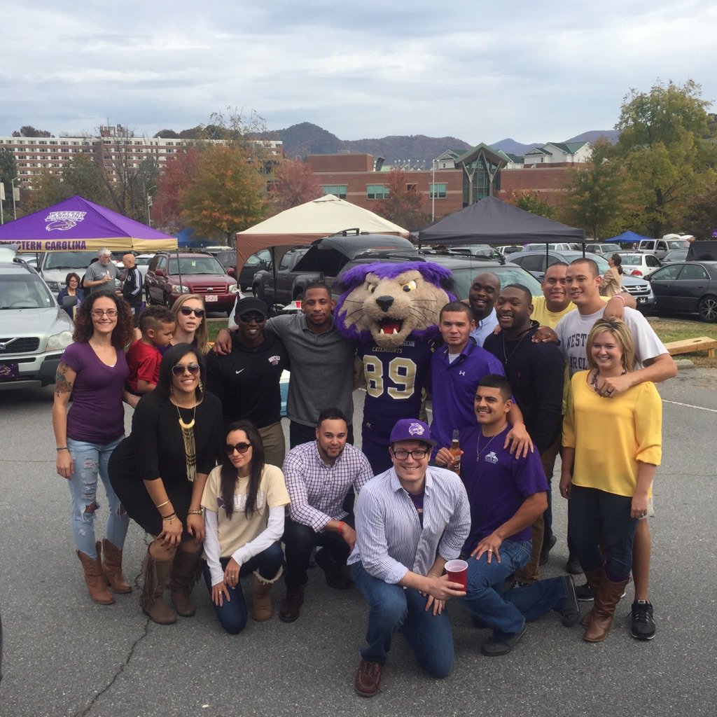 PawsCatamount's tweet photo. Tailgating is rocking! #PurpleOnTheProwl https://t.co/2Biw77M54p