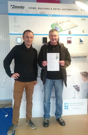 knx_lorient's tweet image. #KNXis25 Mr Madec, gagnant de la licence PRO ETS 5 au Lycée Colbert à Lorient.
25 ans du standard KNX