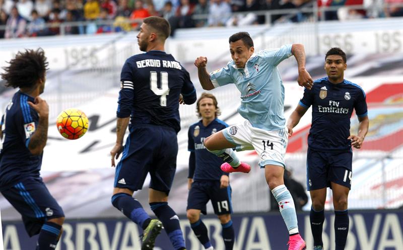 bbva's tweet photo. [FINAL 1-3] El @RealMadrid vence al @RCCelta_oficial en Balaídos en el duelo de líderes https://t.co/SNqls72EjY https://t.co/Okz9NmVVRj