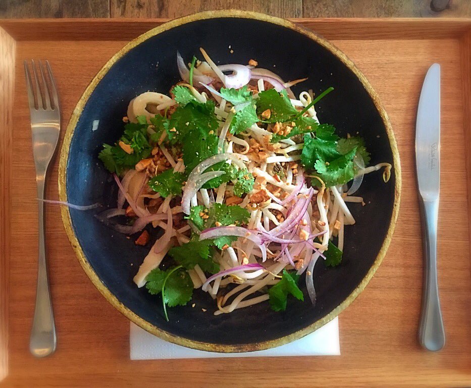 meljoyharvey's tweet image. Fab way to start #saturday #dersou #paris with an #asian inspired #BloodyMary + #Korean #noodles &amp;amp; a stop @ a bakery