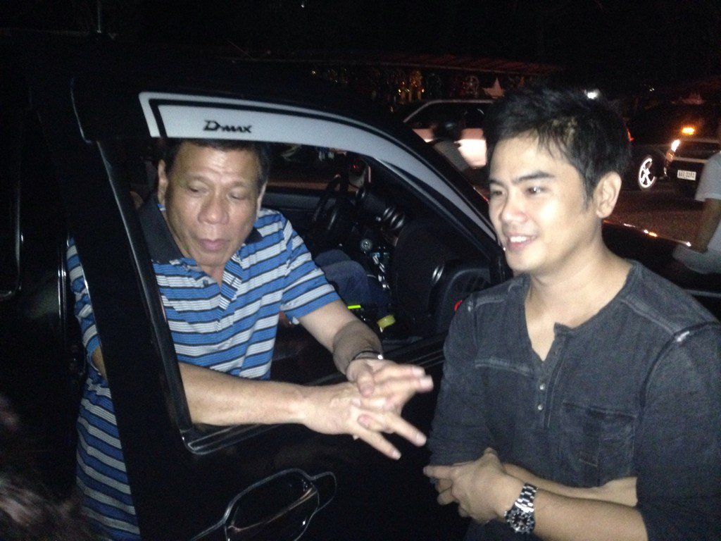 jimmybondoc's tweet photo. Roaming Davao's streets with Mayor and Paolo Santos! Mamaya, videoke daw! Hahahaha! Epic! #JustDuIt https://t.co/x06DCPHuJM