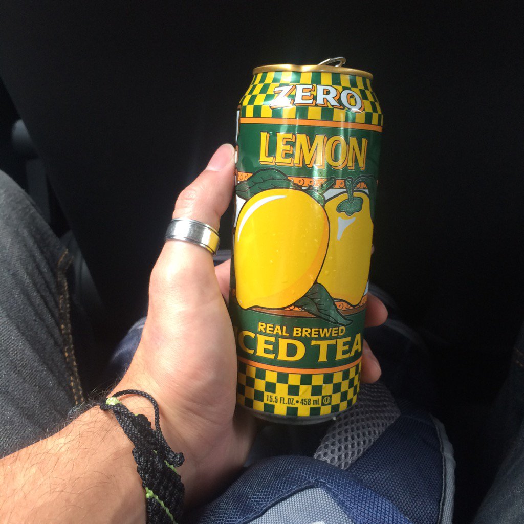 NervisMoreno's tweet photo. Salud !!! @RenzoDaniel1  @kakyRamos @ALEXROMERO1 @CJRguitarplayer https://t.co/aBGYF76v9B