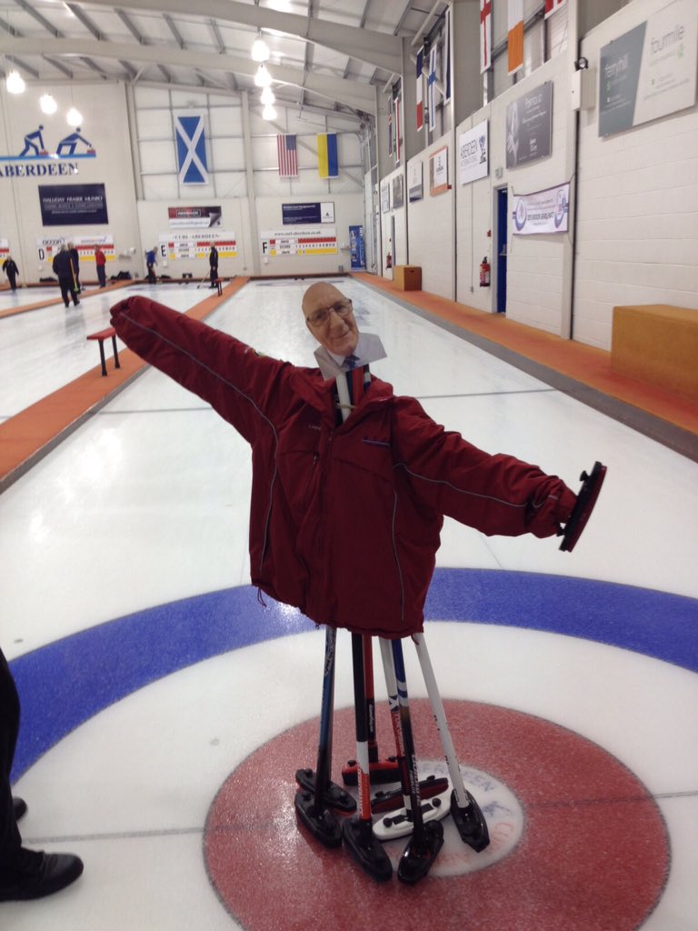 curlaberdeen's tweet photo. Curl Aberdeen Juniors showing appreciation to #coachbertles with their #broomstack in the #indoorgrandmatch https://t.co/2W4s0YJkZK
