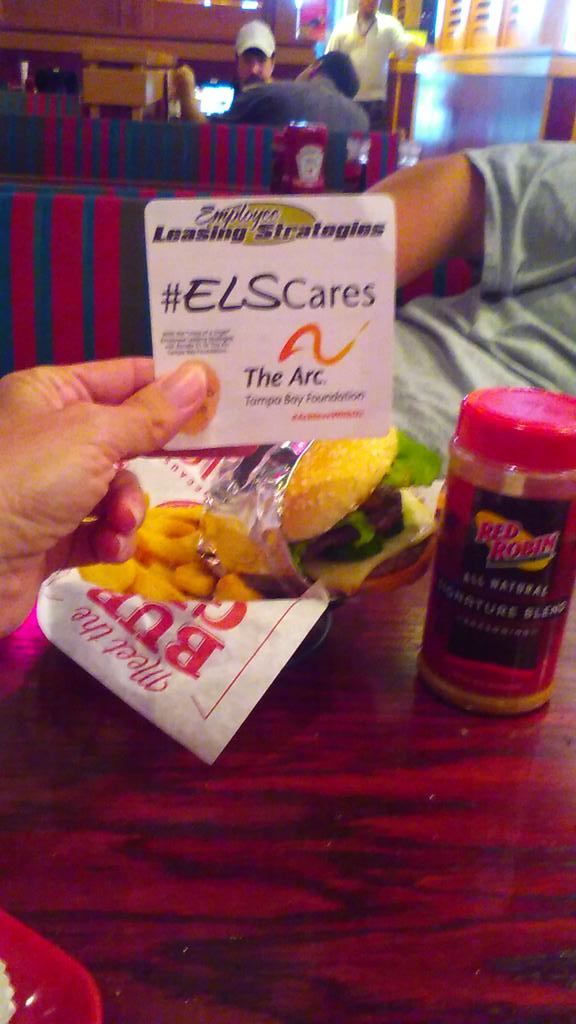 Margaret_arctb's tweet photo. #ELSCares #Achievewithus @RedRobin in Clearwater Great Burgers and Unlimited Fries! https://t.co/GvcS58hNsj
