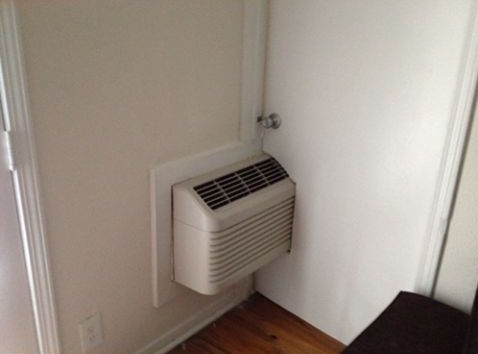 Lees_Air's tweet photo. That is NOT why they're called split systems #fail #badhacks https://t.co/z6BmWd0G8G