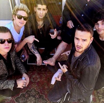 hlzln_rml's tweet photo. #1YearSinceStealMyGirl su ultimo video como quinteto, porque en Night Change no tuvieron ninguna parte juntos😭❤️💔😍 https://t.co/R4PjGGUrGR