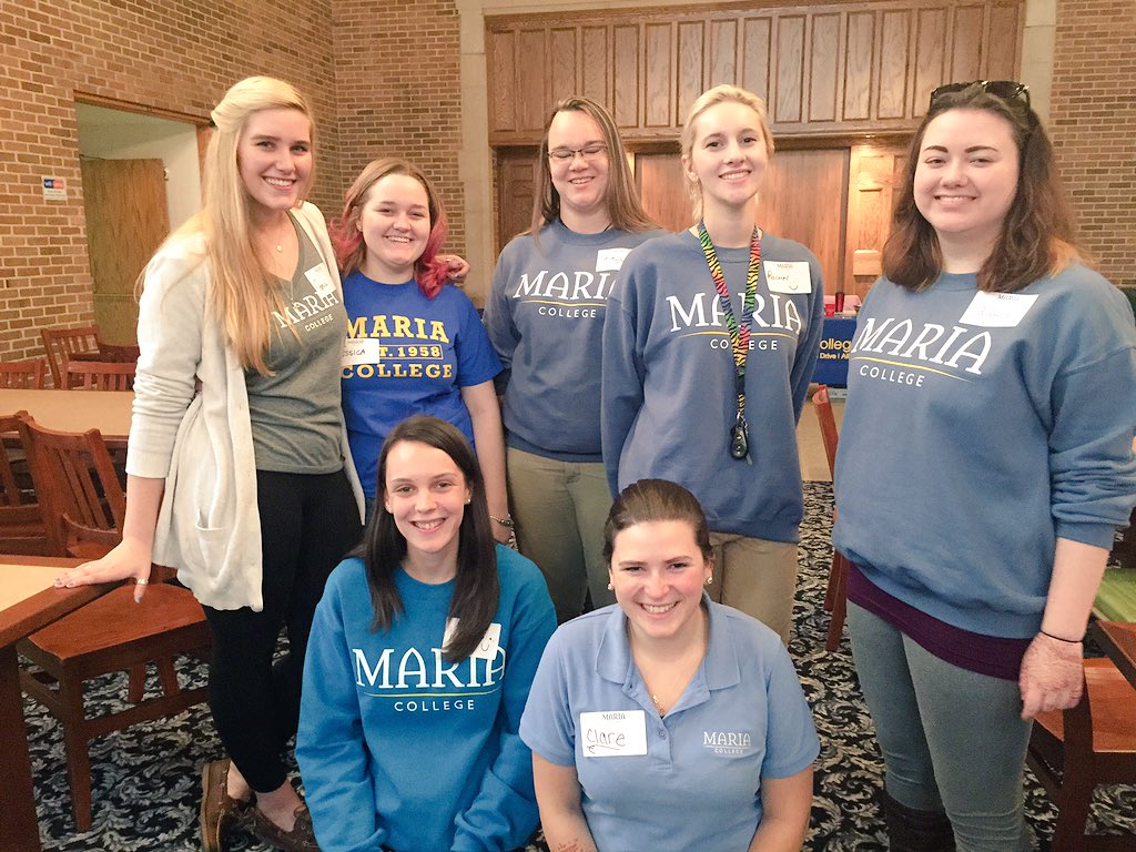 tdi_phd's tweet photo. Our @MariaAdmissions ambassadors getting ready for tours!  #openhouse @mariacollege https://t.co/5ERLkP21wK