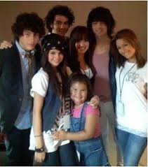 ddemidirection's tweet photo. -''Hayranlarım aslında hayran değil.Onlar benim arkadaşlarım,ailem'' #TurkishLovaticsForever  @ddlovato https://t.co/kiear6floV