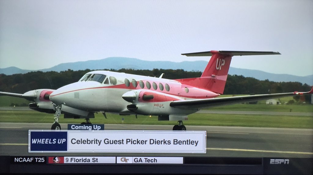 WheelsUp's tweet photo. Celebrity guest game picker for ESPN @collegegameday, country music star @dierksbentley arrives in #WheelsUp style! https://t.co/KGPtL24PJZ