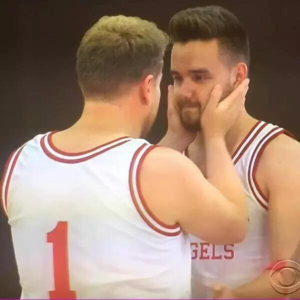 moonshinesxnh's tweet photo. cada que le pasa algo a liam siempre quiero hacer esto #EMABiggestFans1D https://t.co/n1UuPEH9Y6