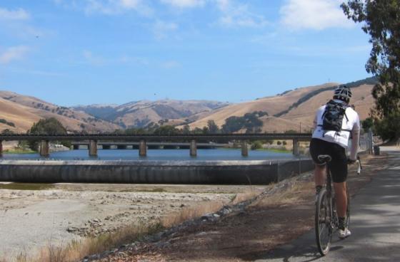 7x7's tweet photo. One of the East Bay’s best bike rides is a serene cruise upon the Alameda Creek Trail.  https://t.co/aSfaAVG5Vh https://t.co/nwufuTzoeL