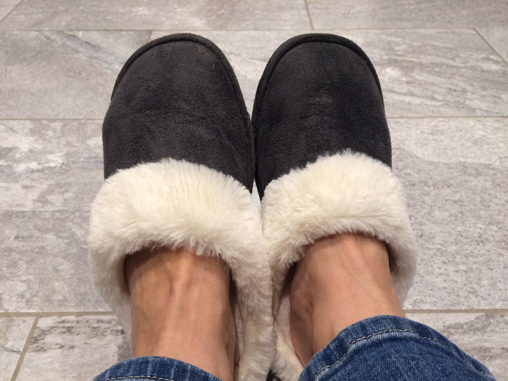 denyofiniquity's tweet photo. Bought a new Christmas tree, planted winter pansies in baskets and am wearing these #helloGMT #GMT #winteriscoming https://t.co/MBhjznQ00x