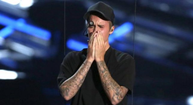 ElPapiDeBieber's tweet photo. MARATON DE VOTOS
RT POR UN VOTO
#EMABiggestFansJustinBieber https://t.co/ZoQlTQm77J