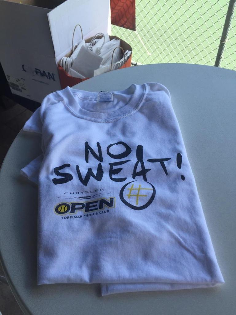 chryslergrouppr's tweet photo. Te esperamos hoy en el #ChryslerOpen en el @TorrimarTenisClub y llévate esta camiseta gratis, cortesía de Chrysler. https://t.co/UUpYfzpb44
