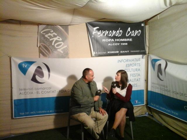 informaciontvA's tweet photo. Entrevista a l'ambaixaor moro D. Juan Javier Gisbert x la #FilaMagenta #MigAnyAlcoi2015 https://t.co/5YAHtAtjfs