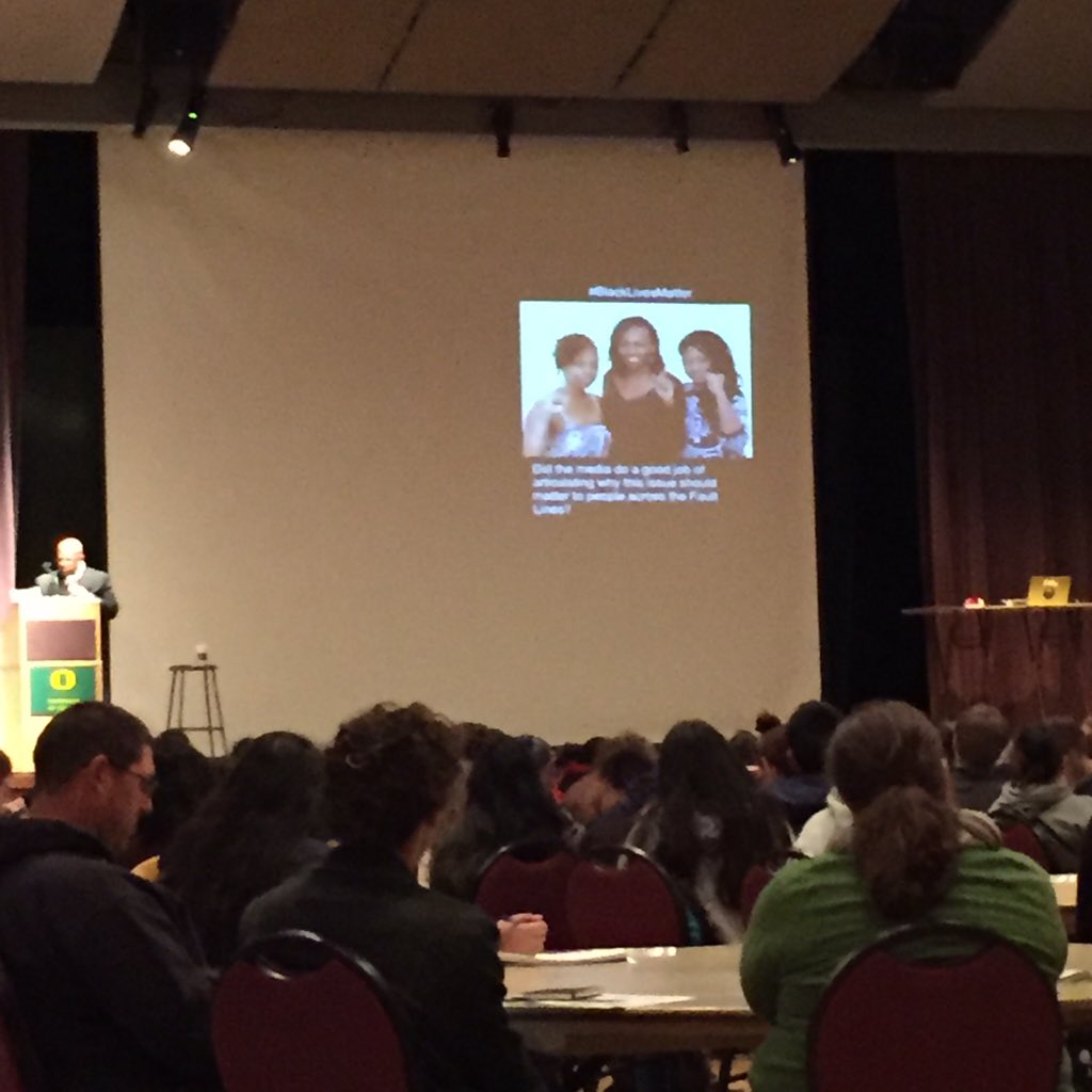 UOsojc's tweet photo. Discussion on how the media reports on #BlackLivesMatter by Martin G. Reynolds  #NWSP2015 #fallpressday https://t.co/yYwgUUnI7Q